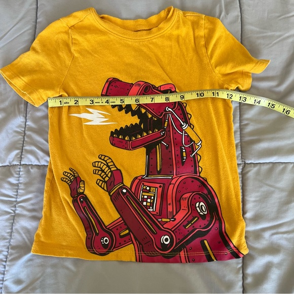 Lot of 3 Boys T-shirts - 1 Old Navy, 1 Children’s Place & 1 Carters Size 5T - Picture 3 of 13